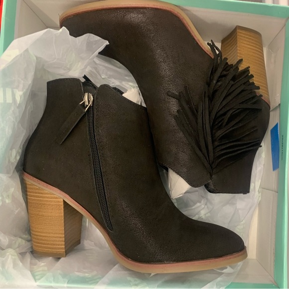 Mia Fringe 👢 Boots - Picture 4 of 11